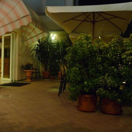Hotel Prestige ลิโด ดิ กามาโยเร ภายนอก รูปภาพ