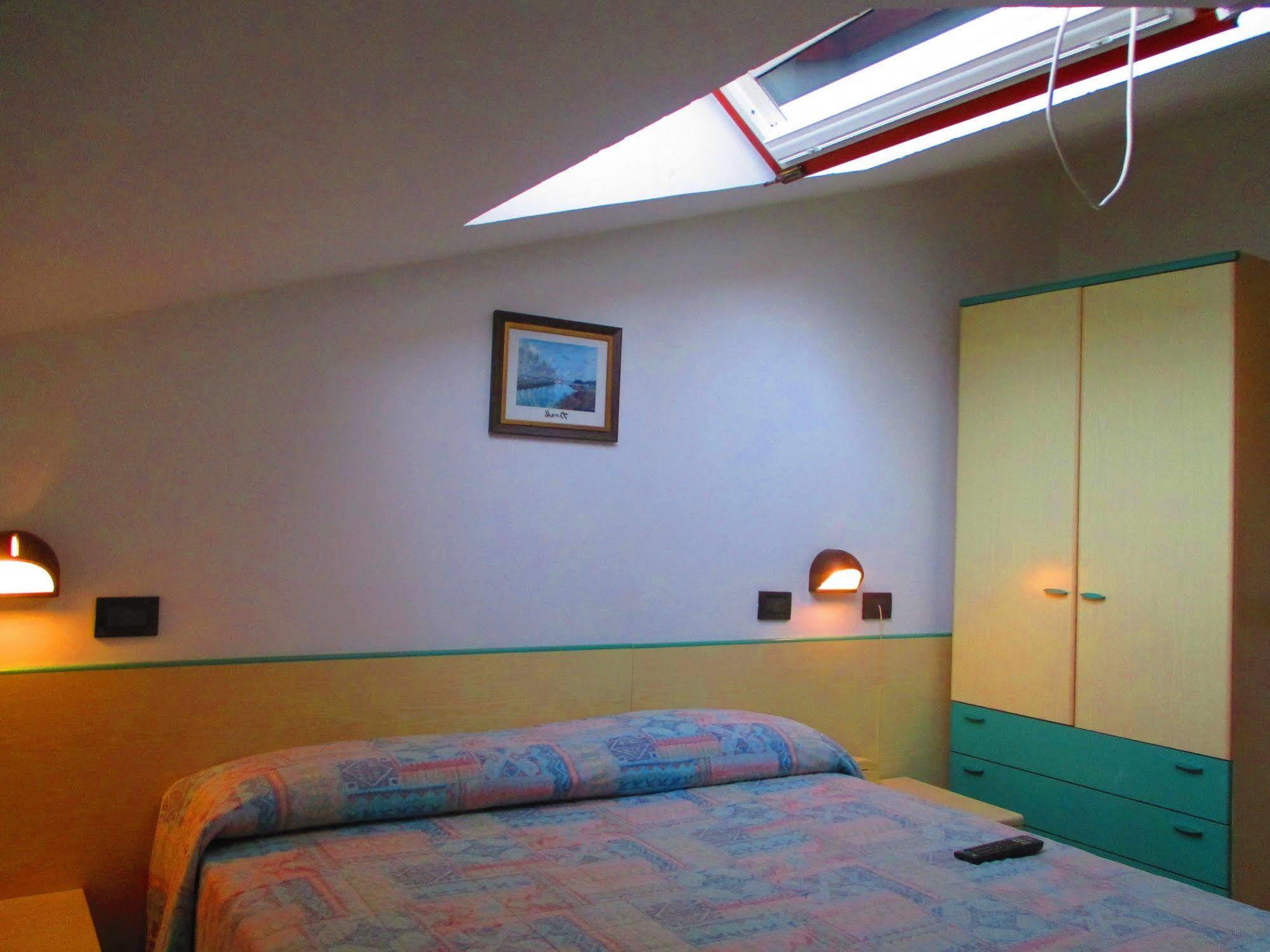 Hotel Prestige ลิโด ดิ กามาโยเร ภายนอก รูปภาพ